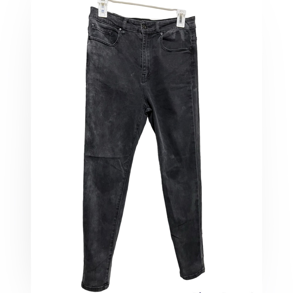 Gorgeous Forever21 black skinny washed high-waist jeans!